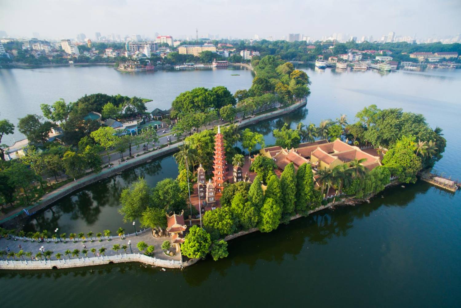 Hoan Kiem („Sugrąžinto kardo“) ežeras