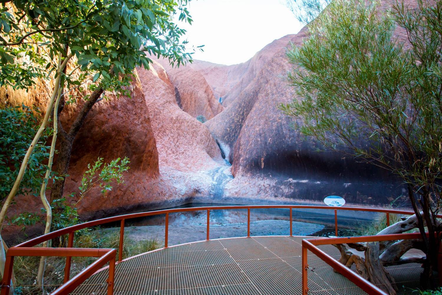 Natūralus vandens baseinas Uluru papėdėje