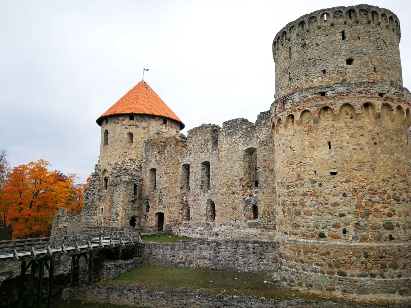 Pilis, Latvijoje