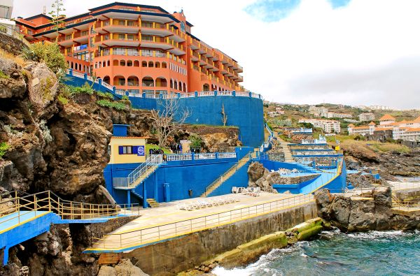 Kanisas. Įsimintinos atostogos MADEIROJE. Skrydis, 7n. viešbutyje ROCAMAR & ROYAL ORCHID 4*, įsikūrusiame įspūdingoje vietoje ant uolos, su pusryčiais ir vakarienėmis - nuo 609 €!