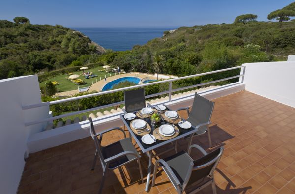 KARVUEIRAS. Jaukios ir romantiškos rudens atostogos ALGARVĖJE. Skrydis, 7n. viešbutyje ROCHA BRAVA VILLAGE RESORT 4*, be maitinimo - nuo 605 €!