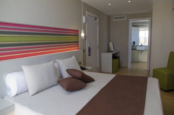 LLoret de Maras. Mėgstantiems būti šurmulio sūkuryje, siūlome apsistoti - Lloret de Maro centre - Ispanija. Skrydis, 7n. viešbutyje ALEGRIA PLAZA PARIS 4*, su pusryčiais - nuo 575 €!