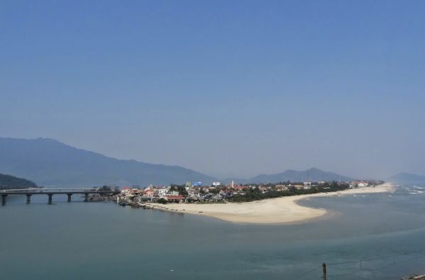 Naujųjų metų sutikimas laive Ha Long įlankoje, poilsis prie Pietų Kinijos jūros ir pažintinė programa po Vietnamą 13d.