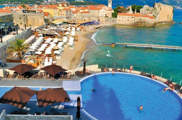 Kokybiškos atostogos JUODKALNIJOJE. Skrydis, 7n. puikiame viešbutyje AVALA RESORT & VILLAS 4+* su „pusryčiais“ –  725 €!