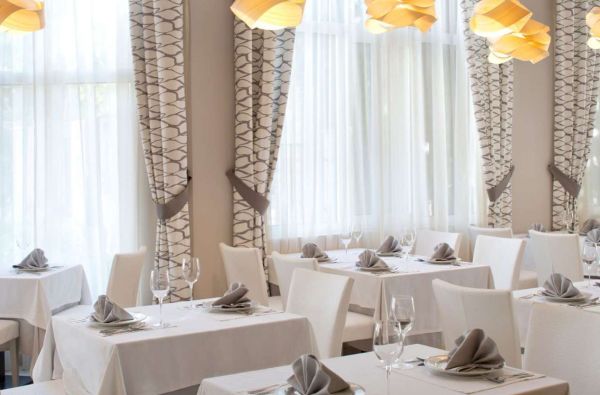 Kokybiškos atostogos JUODKALNIJOJE. Skrydis, 7n. puikiame viešbutyje PALMA 4* su „pusryčiais“ – 579 €!