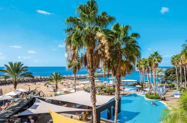 Calheta. Ramiam šeimų poilsiui MADEIROJE. Skrydis, 7n. viešbutyje CALHETA BEACH 4*+ su viskas įskaičiuota maitinimu - nuo 799€!