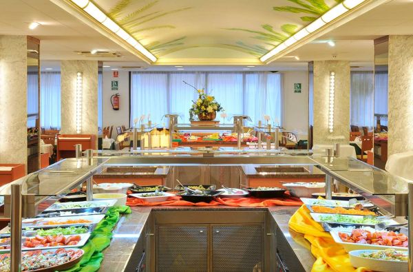 Lloret de Maras. Saulė, smėlėti paplūdimiai, flamenko, vynas, tapos,...taip, tai Ispanija. Skrydis, 7n. viešbutyje GHT OASIS PARK AND SPA 4*, su pusryčiais - nuo 525 €!