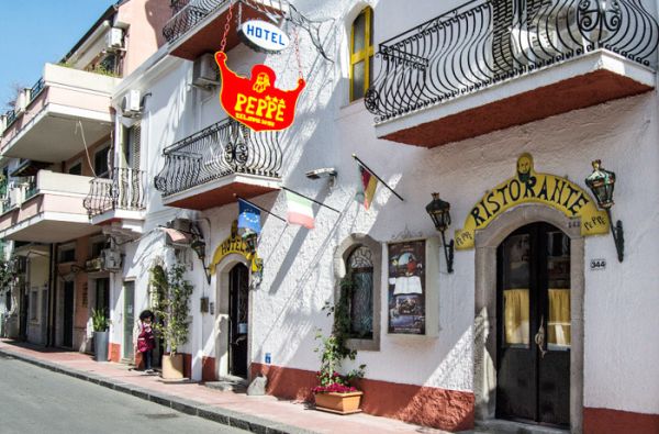 SICILIJA. Nepamirštamos atostogos tradiciniame sicilietiškame 3* viešbutyje šalia paplūdimio DA PEPPE. Skrydis, 7 nakvynės viešbutyje su pusryčiais arba pusryčiais ir vakarienėmis! Relaksas!