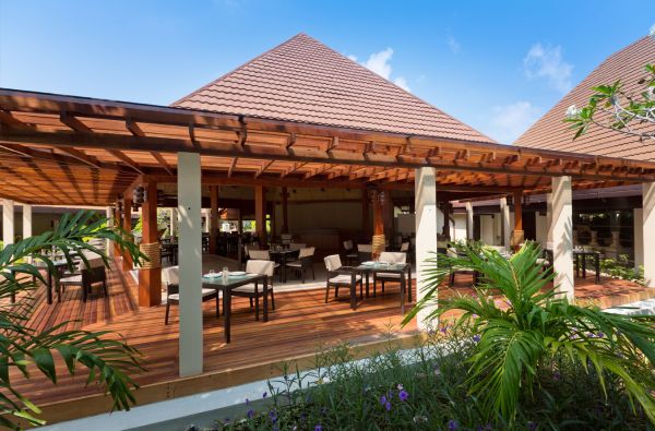 Romantiškos atostogos Maldyvuose! Skrydis, pervežimas ir 7 n. viešbutyje KURUMBA MALDIVES 5* su pusryčiais ir vakarienėmis