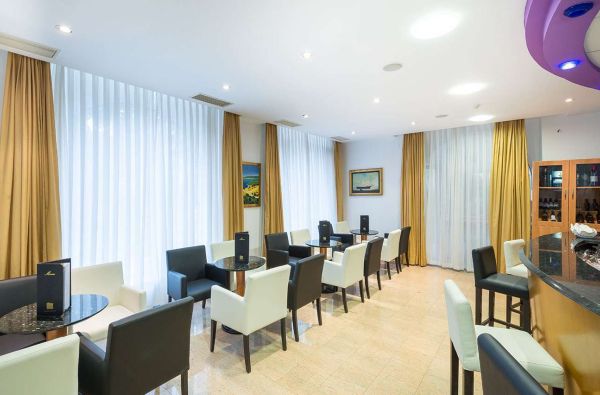 KROATIJA. Poilsis prie skaidrios Adrijos jūros. Skrydis, 7n. puikiame viešbutyje KOMODOR  3* su „pusryčiais“ – 645 €!