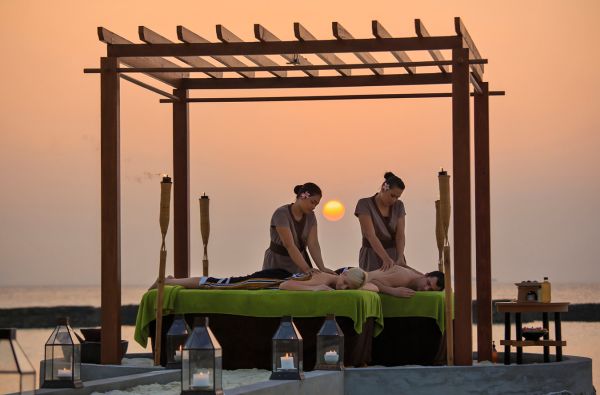 Romantiškos atostogos Maldyvuose! Skrydis, pervežimas ir 7 n. viešbutyje KURUMBA MALDIVES 5* su pusryčiais ir vakarienėmis