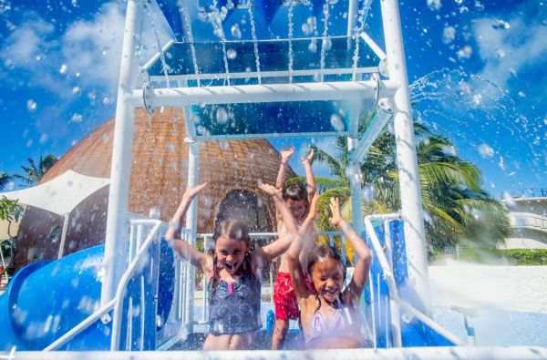 Tobulos atostogos Maldyvuose! Skrydis, pervežimas ir 7 n. viešbutyje HOLIDAY INN RESORT KANDOOMA 4+* su pusryčiais ir vakarienėmis