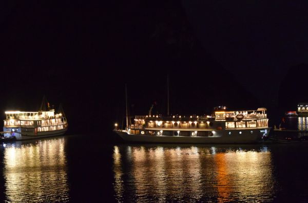 Naujųjų metų sutikimas laive Ha Long įlankoje, poilsis prie Pietų Kinijos jūros ir pažintinė programa po Vietnamą 13d.