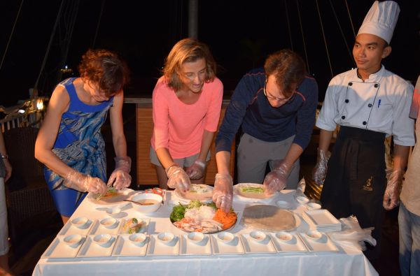 Naujųjų metų sutikimas laive Ha Long įlankoje, poilsis prie Pietų Kinijos jūros ir pažintinė programa po Vietnamą 13d.