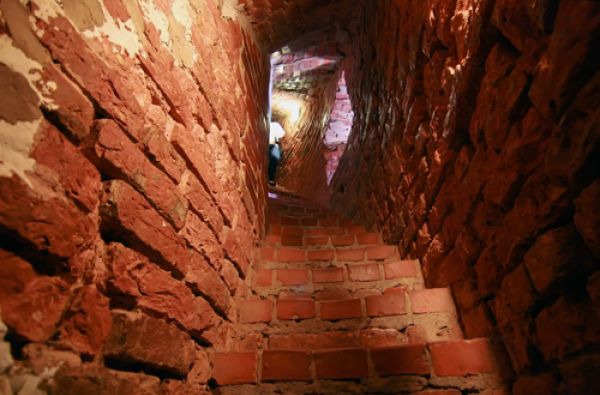 GRŪDA. Latvija: legendinės pilys ir rūmai