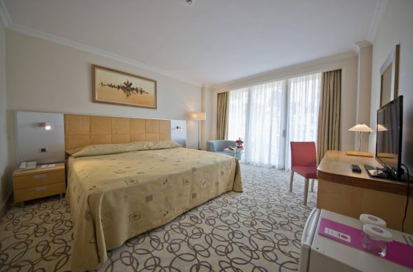 KEMERAS. Sužvejokite vasaros atostogas jau dabar! Poilsiaukite stilingame BARUT KEMER COLLECTION 5* viešbutyje Turkijoje ir mėgaukitės pasaulinio lygio aptarnavimu! Skrydis, 7 nakvynės 5* viešbutyje su „ultra viskas įskaičiuota“ maitinimu