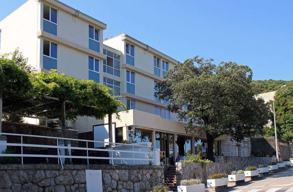 KROATIJA. Poilsis prie skaidrios Adrijos jūros. Skrydis, 7n. puikiame viešbutyje KOMODOR  3* su „pusryčiais“ – 645 €!