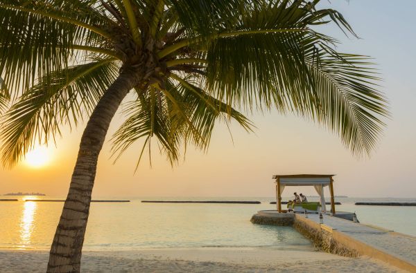 Romantiškos atostogos Maldyvuose! Skrydis, pervežimas ir 7 n. viešbutyje KURUMBA MALDIVES 5* su pusryčiais ir vakarienėmis