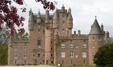 Škotija. Glamso pilis.