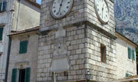 Juodkalnija. Kotoras. Laikrodžio bokštas.