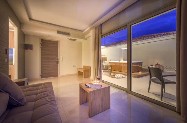 ZAKINTAS. Poilsis ir įspūdžiai. Skrydis, 7n.  AZURE RESORT & SPA 5* viešbutyje su viskas įskaičiuota maitinimu.