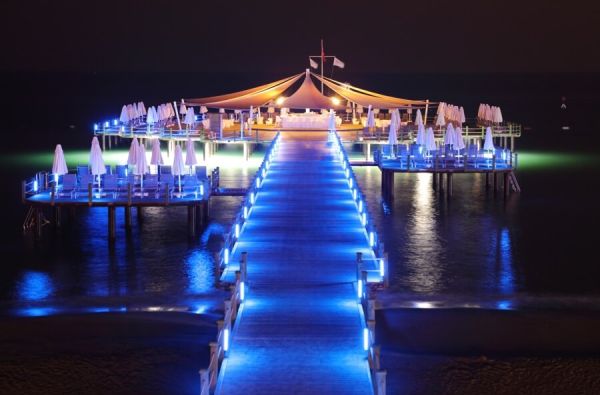 BELEKAS. Pabodo žiūrėti į kompiuterį? Metas padėti darbus į stalčių. Pagalvokite apie saulę, krištolo skaidrumo jūrą ir pakvieskite save tuo pasilepinti. Skrydis, 7 n. 5* SUENO HOTELS DELUXE BELEK viešbutyje su „ultra viskas įskaičiuota“ maitinimu!Tobula!