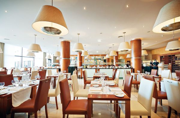 Santa Krusas. Puikus pasirinkimas mėgstantiems su "viskas įskaičiuota"- MADEIROJE. Skrydis, 7n. viešbutyje VILA GALE SANTA CRUZ 4* su "viskas įskaičiuota - nuo 869 €!