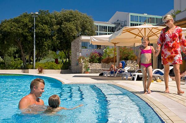 Kokybiškos atostogos KROATIJOJE. Skrydis, 7n. puikiame viešbutyje TIRENA SUNNY HOTEL BY VALAMAR 3* su „pusryčiais“ – 729 €!