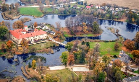 Latvija. Dundagos pilis.