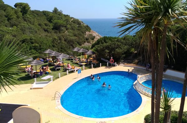 KARVUEIRAS. Jaukios ir romantiškos rudens atostogos ALGARVĖJE. Skrydis, 7n. viešbutyje ROCHA BRAVA VILLAGE RESORT 4*, be maitinimo - nuo 605 €!