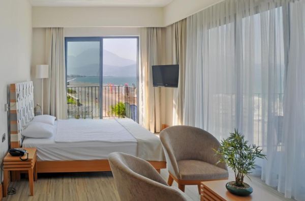 FETIJA. Tikras poilsis ir atsipalaidavimas saulėtoje Turkijoje 5* viešbutyje Jiva Beach Resort. Jūsų šeimos vasariškos atostogos – skrydis, 7 nakvynės su maitinimu „viskas įskaičiuota plius“.