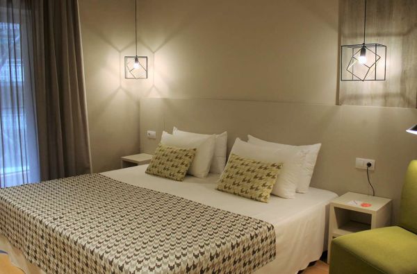 LLoret de Maras. Mėgstantiems būti šurmulio sūkuryje, siūlome apsistoti - Lloret de Maro centre - Ispanija. Skrydis, 7n. viešbutyje ALEGRIA PLAZA PARIS 4*, su pusryčiais - nuo 575 €!