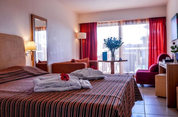 KRETA. Viskas, ko reikia. Skrydis, 7n. puikiame BLUE SEA BEACH 5* viešbutyje su pusryčiais ir vakariene.