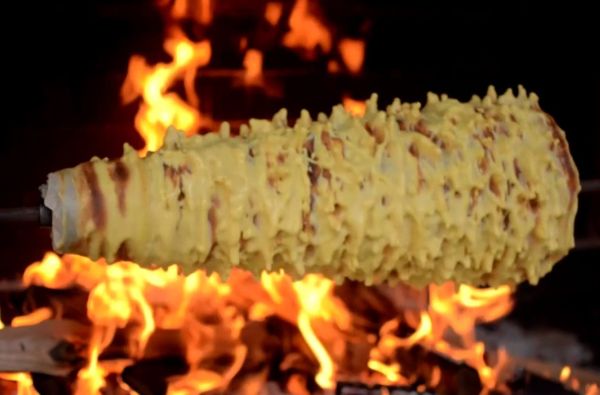 Šakočių kepimas Strigailiškių kaime