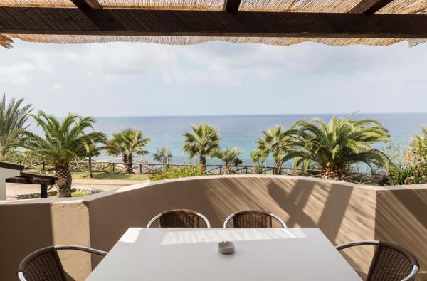 KALABRIJA.Ciao Bella! Atraskite kitokią Italiją. Piečiausioje dalyje - įspūdingos uolos, žydri ir ypatingai švarūs paplūdimiai. Skrydis, 7n. 4* viešbutyje VILLAGGIO CALA DI VOLPE su pusryčiais ir vakarienėmis!