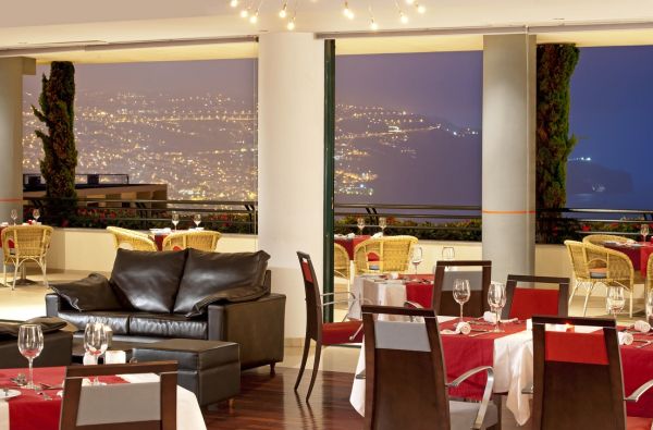 Funšalis. Jaukiam, romantiškam poilsiui MADEIROJE. Skrydis, 7n. viešbutyje MADEIRA PANORAMICO 4* su pusryčiais ir vakarienėmis - nuo 689 €!