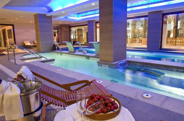 BENALMADENA. Truputis egzotikos išsiilgusiems – Pietų Ispanijoje. Skrydis, 7n. viešbutyje HOLIDAY WORLD POLYNESIA HOTEL 4*, su pusryčiais - nuo 829 €!