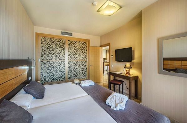 BENALMADENA. Truputis egzotikos išsiilgusiems – Pietų Ispanijoje. Skrydis, 7n. viešbutyje HOLIDAY WORLD POLYNESIA HOTEL 4*, su pusryčiais - nuo 829 €!