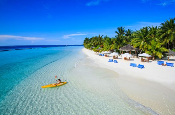 Romantiškos atostogos Maldyvuose! Skrydis, pervežimas ir 7 n. viešbutyje KURUMBA MALDIVES 5* su pusryčiais ir vakarienėmis