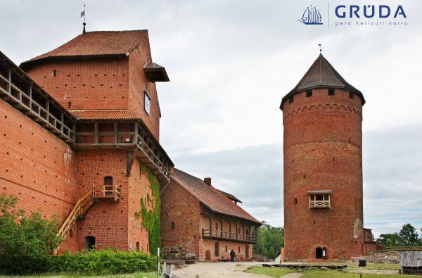 GRŪDA. Latvija: legendinės pilys ir rūmai