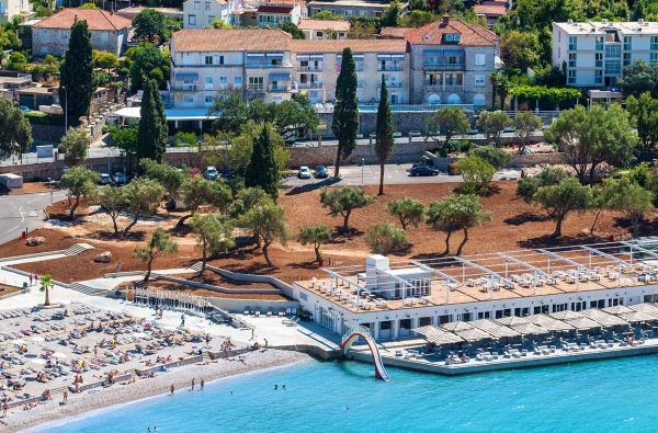 KROATIJA. Poilsis prie skaidrios Adrijos jūros. Skrydis, 7n. puikiame viešbutyje KOMODOR  3* su „pusryčiais“ – 645 €!