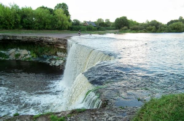 Artimoje, bet kitokioje Estijoje