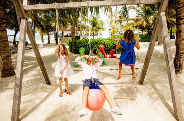 Tobulos atostogos Maldyvuose! Skrydis, pervežimas ir 7 n. viešbutyje HOLIDAY INN RESORT KANDOOMA 4+* su pusryčiais ir vakarienėmis