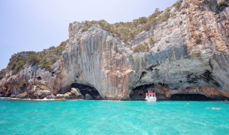 Sardinija. Ruonio vienuolio grotos stalaktitai.