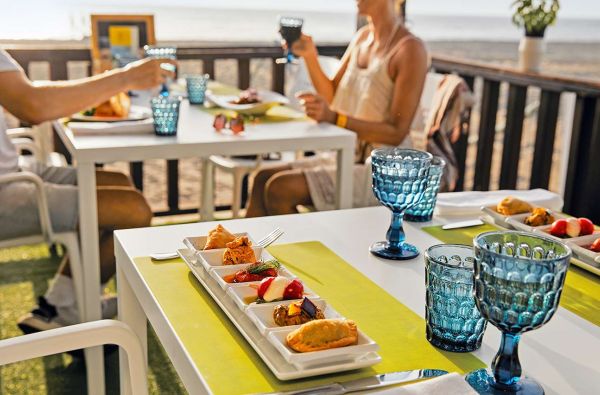 KALABRIJA -gyva,autentiška,nepaliesta!Pasukite laimės ratą ir rudenį ilsėkitės Italijoje! Skoniais stebinanti virtuvė,žydro vandens skalaujami paplūdimiai ir kerintys peizažai.Skrydis,7n. 4* viešbutyje MAGIC LIFE CALABRIA su „viskas įskaičiuota" maitinimu