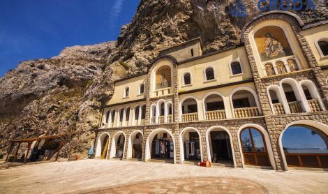 Juodkalnija. Ostrogo vienuolynas.