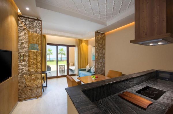 DUBAJUS. Pajuskite rytietiško svetingumo atmosferą DOUBLE TREE BY HILTON RESORT & SPA MARJAN ISLAND 5* viešbutyje. Skrydis, 7 n su pusryčiais tik nuo 1085 EUR