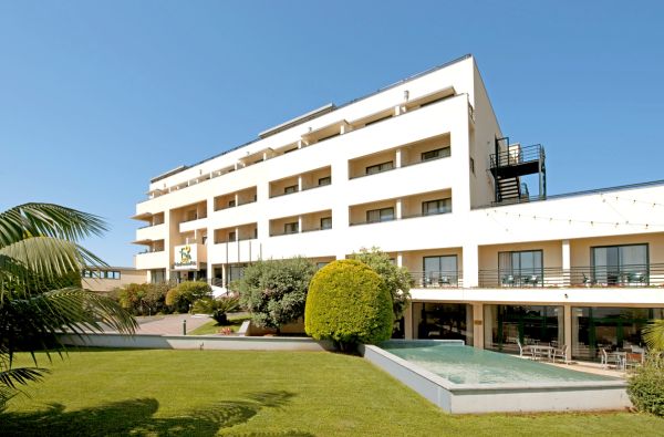 Funšalis. Jaukiam, romantiškam poilsiui MADEIROJE. Skrydis, 7n. viešbutyje MADEIRA PANORAMICO 4* su pusryčiais ir vakarienėmis - nuo 689 €!