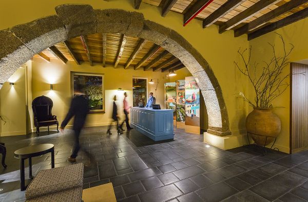 Funšalis. Atostogos stilingame, istoriją menančiame viešbutyje MADEIROS sostinės širdyje. Skrydis, 7n. viešbutyje CASTANHEIRO BOUTIQUE  4+* su pusryčiais ir vakarienėmis - nuo 799 €!