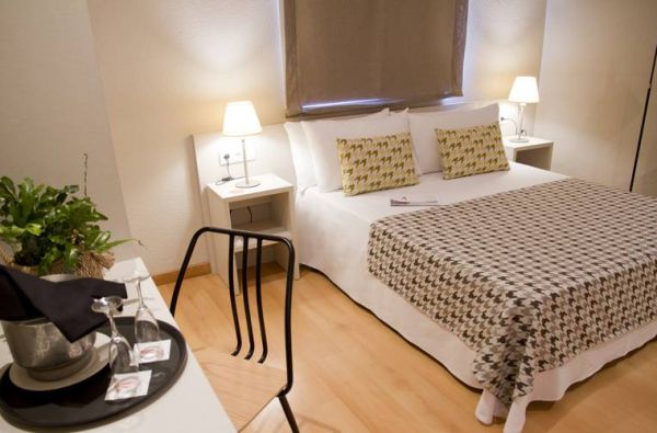 LLoret de Maras. Mėgstantiems būti šurmulio sūkuryje, siūlome apsistoti - Lloret de Maro centre - Ispanija. Skrydis, 7n. viešbutyje ALEGRIA PLAZA PARIS 4*, su pusryčiais - nuo 575 €!